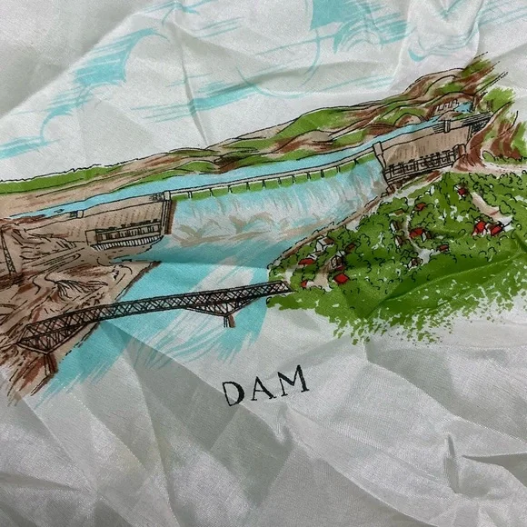 Vintage 1950s/60s Grand Coulee Dam Washington souvenir scarf. Japan 28x28 - Picture 2 of 7